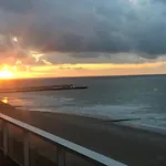 Penthouse Sea-loft Blankenberge, Uniek Zeezicht, Luxeloft Met 40m2 Terras! Апартаменты *