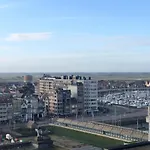 Penthouse Sea-loft Blankenberge, Uniek Zeezicht, Luxeloft Met 40m2 Terras! * Бланкенберге