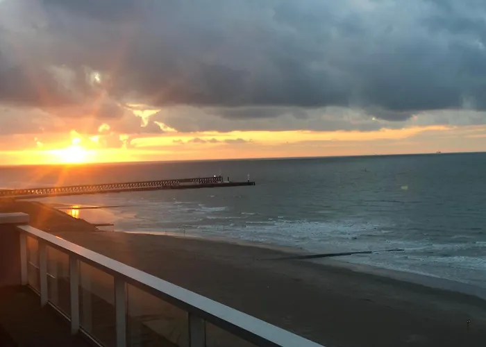 Penthouse Sea-loft Blankenberge, Uniek Zeezicht, Luxeloft Met 40m2 Terras! Apartmán *